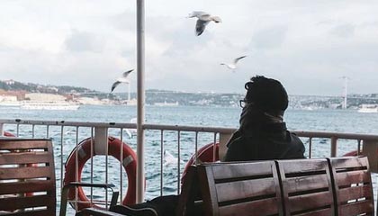 免费看成年在床上打扑克的APP